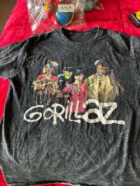Gorillaz Plastic Beach Acid Wash Graphic T-Shirt Sz S Two holes A430
